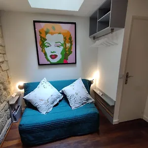 Lovers' Tiny House Inside Montmartre Apartment